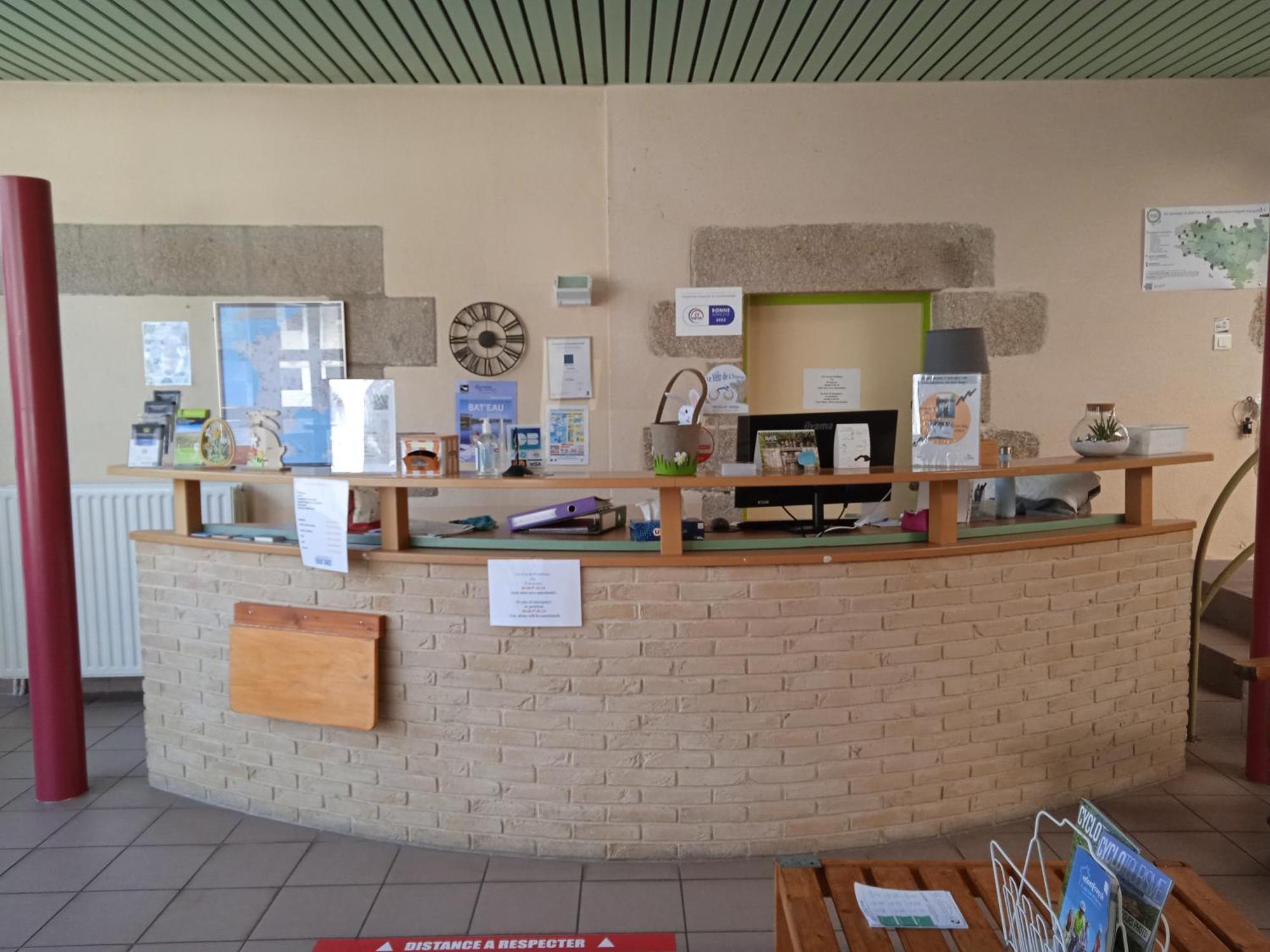 Auberge De Jeunesse Hi Pontivy Luaran gambar